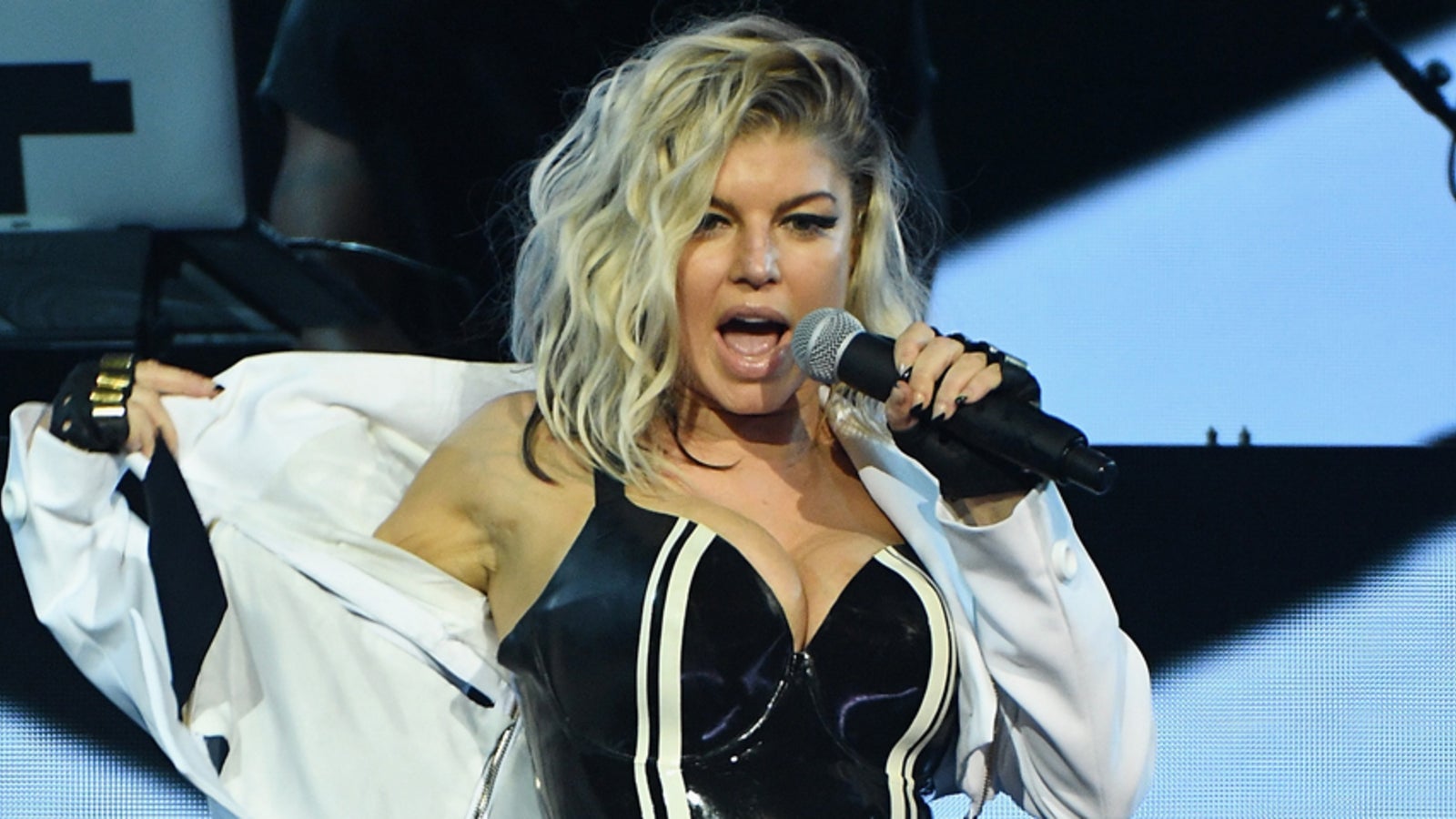Nach 20 Jahren: Fergie korrigiert Video-Panne bei „London Bridge“ - stars24