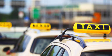 Urlauber aufgepasst: HIER streiken jetzt die Taxis
