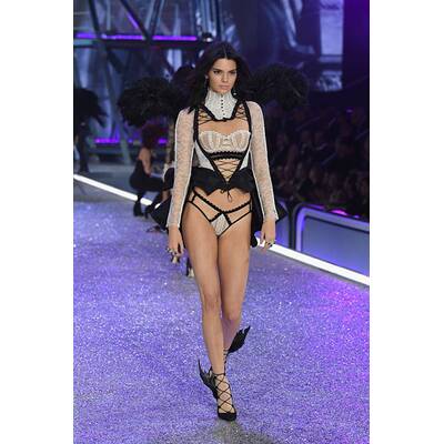 Victoria's Secret Fashion Show 2016