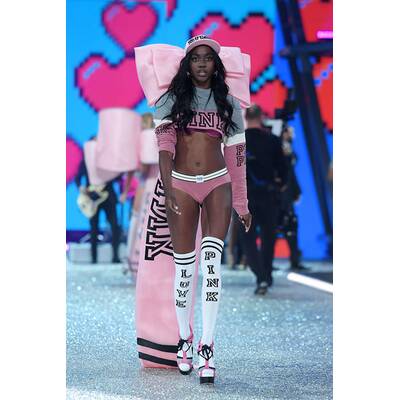 Victoria's Secret Fashion Show 2016