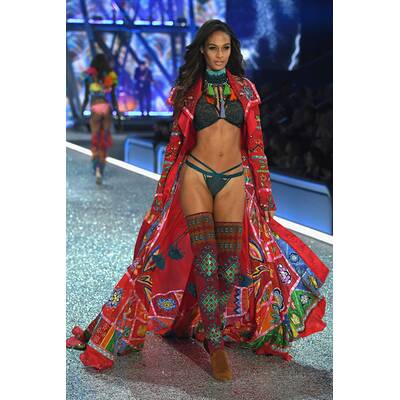 Victoria's Secret Fashion Show 2016