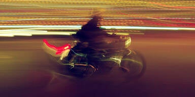 Biker Motorradfahrer nacht