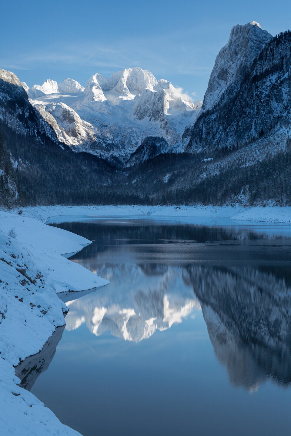 Traumhafter Winter am Gosausee mit Dachsteinblick