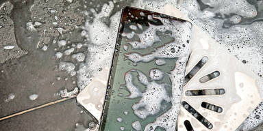 Nasses Handy Smartphone
