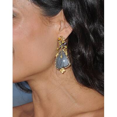 Rosario Dawson glänzt in Gold