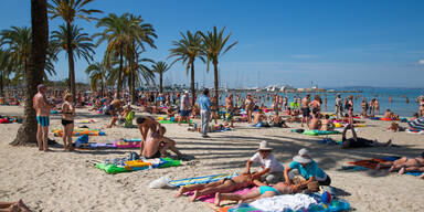 In Lebensgefahr: Ballermann-Tourist st&uuml;rzt von Hotel-Balkon