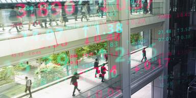 Immobilie oder Aktie? Laut Immo Analytics Halbjahresbericht unentschieden