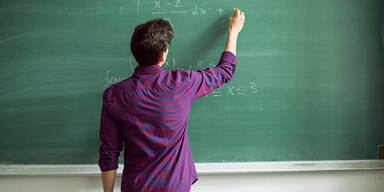 Schwuler Lehrer durch eigene Schüler gemobbt