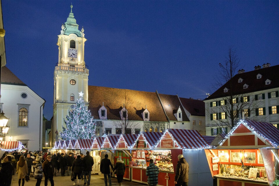 Bratislava: Der Weihnachtsmarkt am Hauptplatz zählt zu den günstigsten Europas.