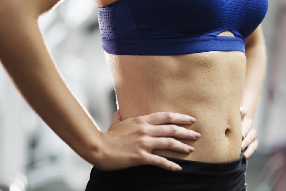 Flacher Bauch im Sitzen: Mit diesem Workout schmilzt Ihr Bauchfett