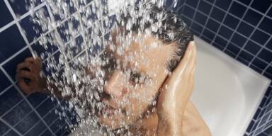 Alzheimer früh erkennen: Ein Hinweis verbirgt sich in Ihrer Dusche