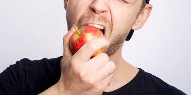 Apfel bei&szlig;en