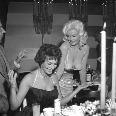 Nackt-Kleider im Laufe der Zeit