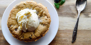 Warmer Keks mit Vanille Eis