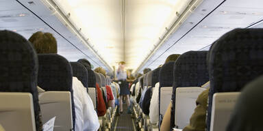 Passagiere Flugzeugu