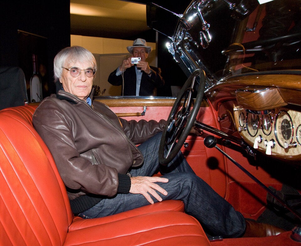 Bernie Ecclestone in einem seiner Oldtimer