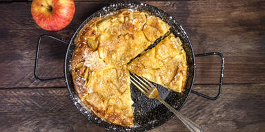 Genialer Food-Trend: F&uuml;r diesen saftigen Apfelkuchen brauchen Sie keinen Backofen