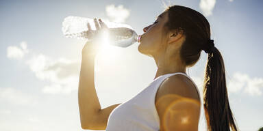 Bei Hitze: So viel Wasser müssen Sie jetzt wirklich trinken