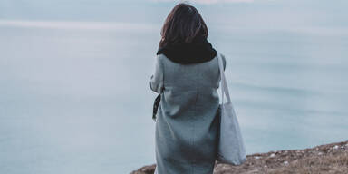 Junge Frau Klippen Seven Sisters Klippen