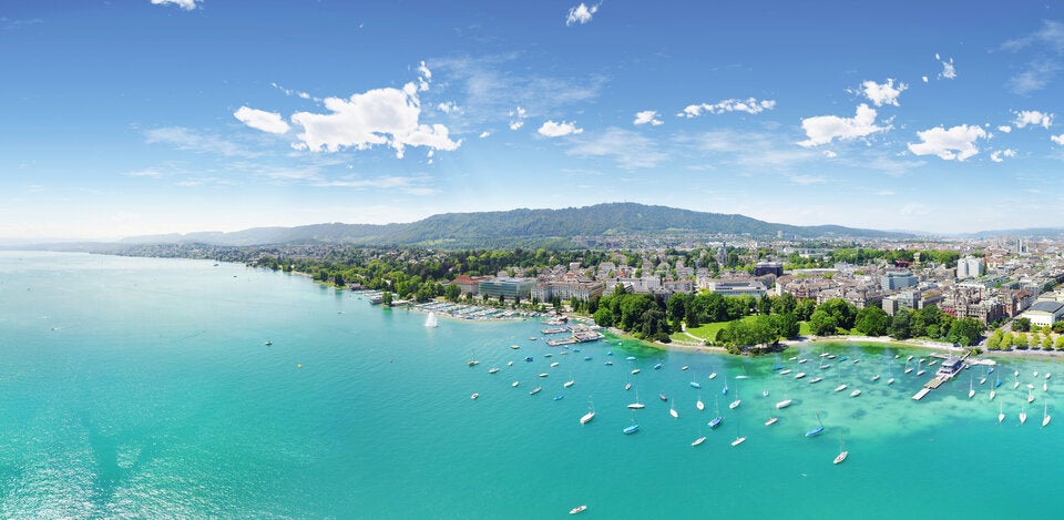 Tina Turner residierte bis zu ihrem Tod in Küsnacht, einer kleinen Gemeinde am unteren rechten Zürichseeufer – der sogenannten Goldküste.