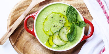 Zucchini-Gurkensuppe