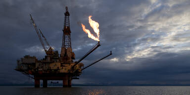 Ukraine: Bohrinsel im Schwarzen Meer in Flammen
