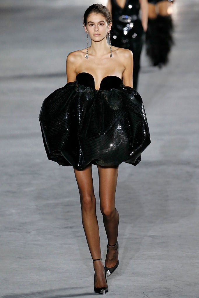 Cindy Crawfords Tochter Kaia Gerber zählt momentan zu den gefragtesten Models der Branche. Ihr extrem dünner Körper sorgt immer wieder für Schlagzeilen.