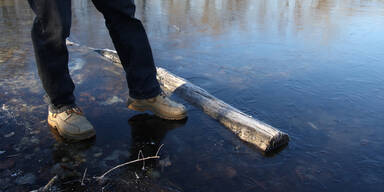 Das sollten man nie tun, wenn jemand ins Eis einbricht