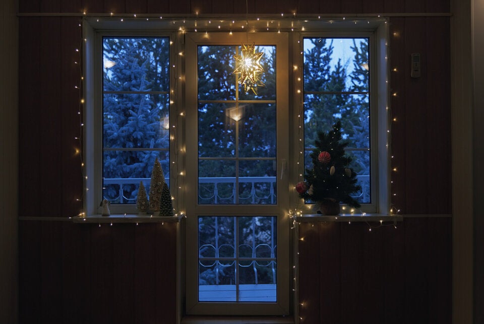 Weihnachts-Deko: Mit DIESEM Trick hält die Lichterkette überall bombenfest