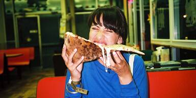 Pizza-Streit auf TikTok: Amerikaner schockiert, dass Europäer GANZE Pizzen essen