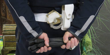 Drei Italiener bewerfen farbige Sportlerin mit Ei - Festnahme