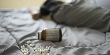 Mädchen mit Drogen vollgepumpt und sterben lassen