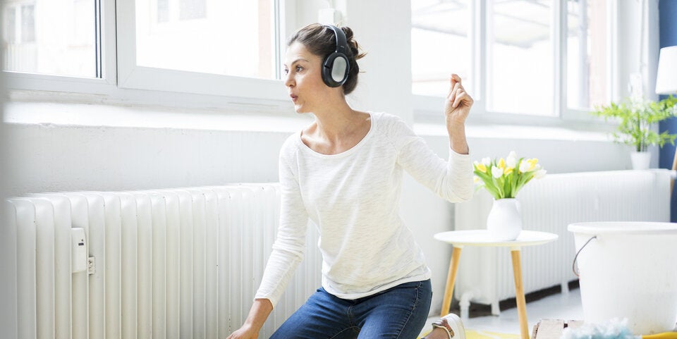 Staubsaugen und Musik hören