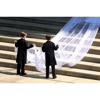 Meghan & Harry im Jaguar