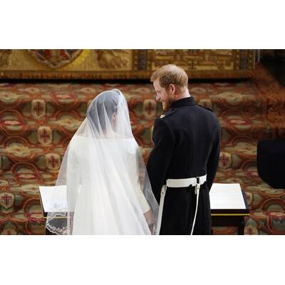 Meghan & Harry im Jaguar