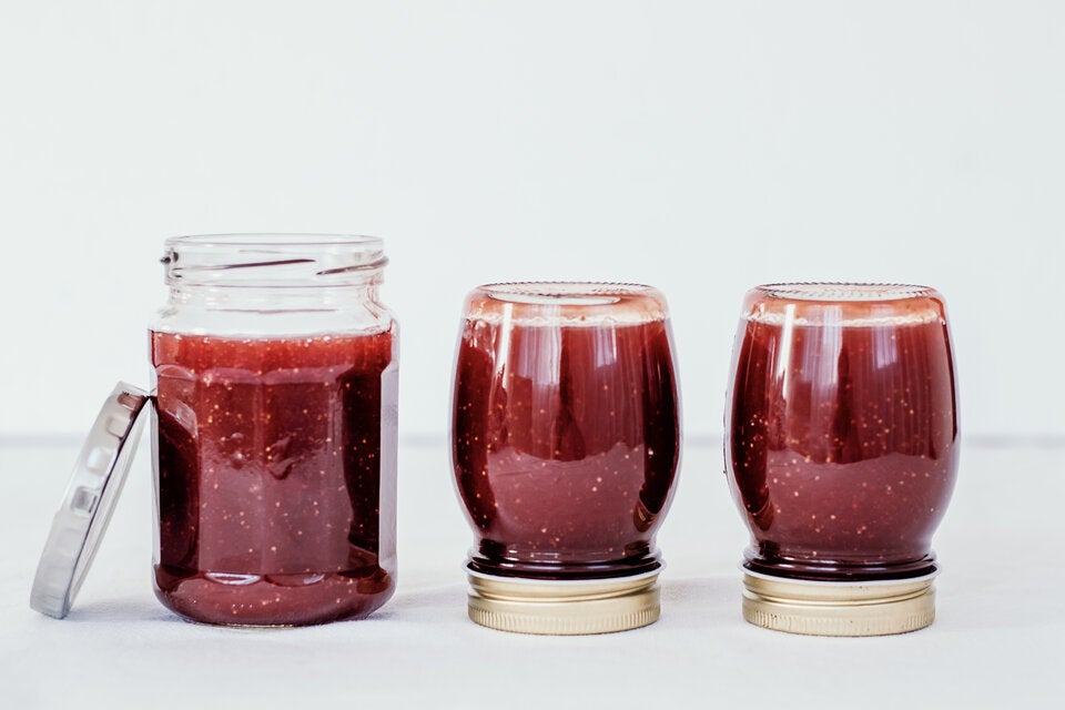 Etiketten entfernen leicht gemacht: Dieser Küchen-Hack rettet Ihre Einmachgläser