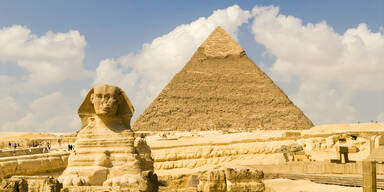Jahrtausendealte Zeugen. Die Pyramiden von Gizeh und die geheimnisvolle Sphinx in Kairo.