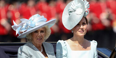 K&ouml;nigin Camilla und Prinzessin Kate