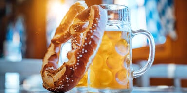 Kalorienfalle Oktoberfest: So viele Kalorien stecken in Brezel, Bier und Co.