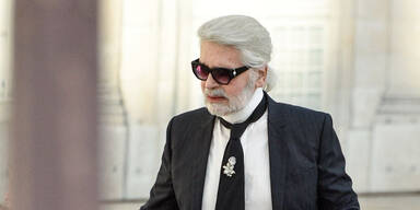 Modezar Lagerfeld startete Festbeleuchtung auf den Champs-&Eacute;lys&eacute;es