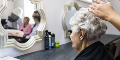 Fris&ouml;r Alte Dame