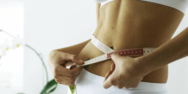 Flacher Bauch für Faule: So geht’s ohne Schwitzen