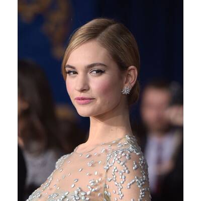 Lily James auf der Cinerella-Premiere