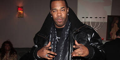 Busta Rhymes rappt uns was