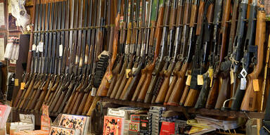 Gewehre in einem Waffengesch&auml;ft