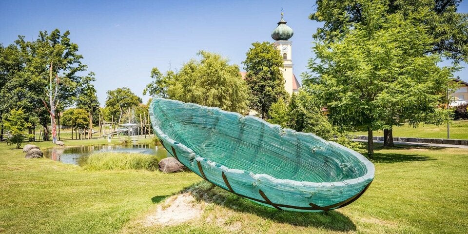 Glasarche in den Gläsernen Gärten rund um das Glasmuseum Frauenau.