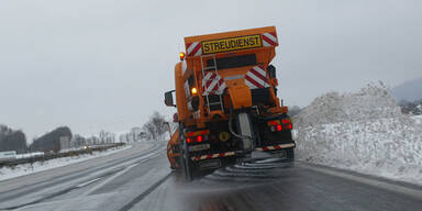 Glatteis sorgt für Chaos auf den Straßen