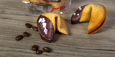 Gl&uuml;ckskekse mit Kaffee