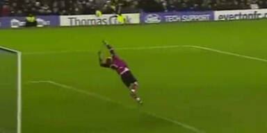 Everton-Goalie schie&szlig;t Tor aus Strafraum