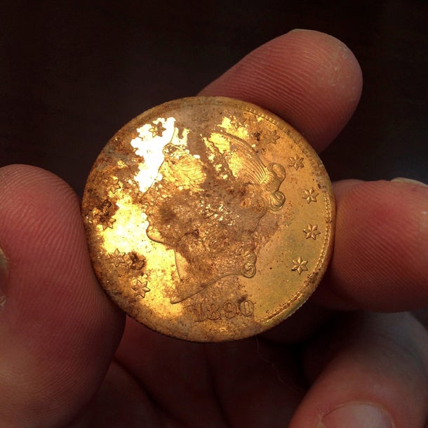 Paar findet Millionen-Schatz im Garten